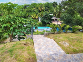 Bungalow charmant à Château Gaillard avec piscine partagée